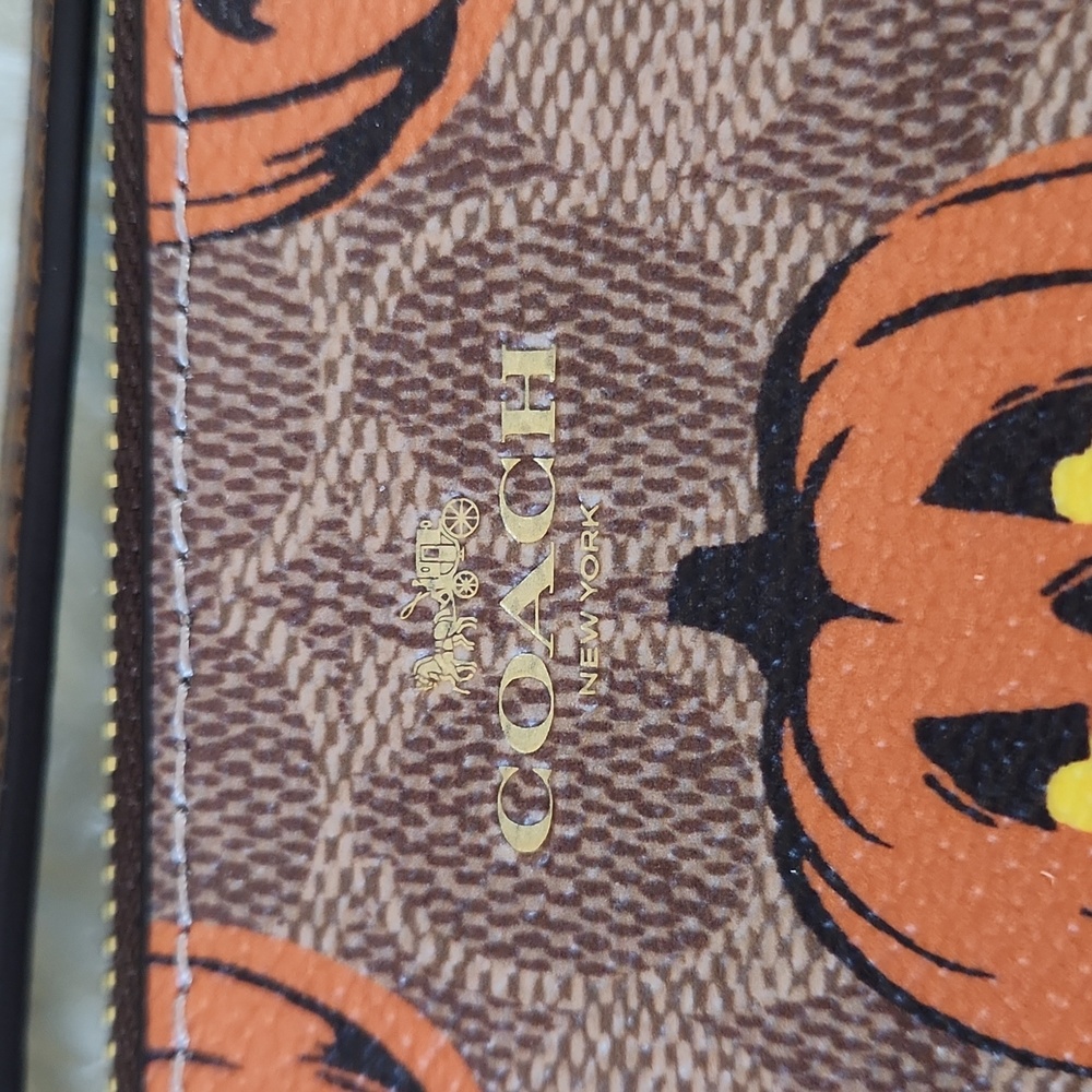 Adorable NWT Coach Halloween Pumpkin Signature Corner Zip Wristlet Wallet 🧡🎃🖤 - Picture 4 of 16